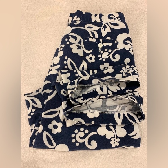 Tommy Hilfiger Floral White & Blue Capri Pants - Picture 9 of 9